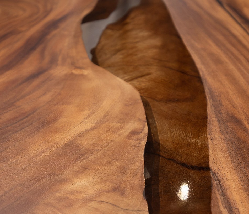 Table de repas UNIQUE - fentes et irrégularités creusées puis comblées avec une résine solide et transparente