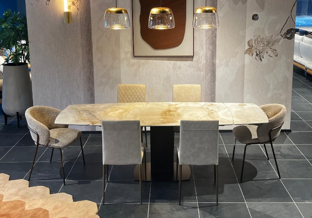 Boutique de tables et de chaises à Montreal - Mobilier de France Canada